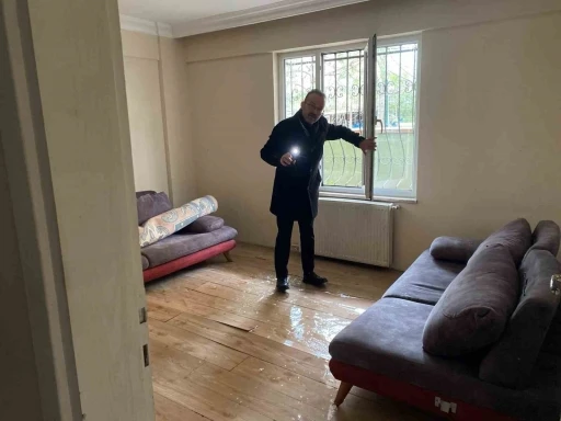 Altyapı &ccedil;alışması sonrası apartmanı su bastı
