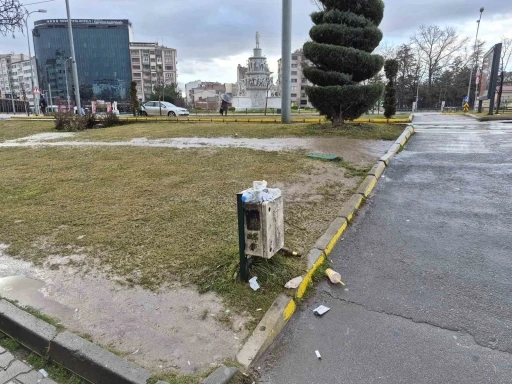 Altyapı panosunu &ccedil;&ouml;p kutusuna &ccedil;evirdiler
