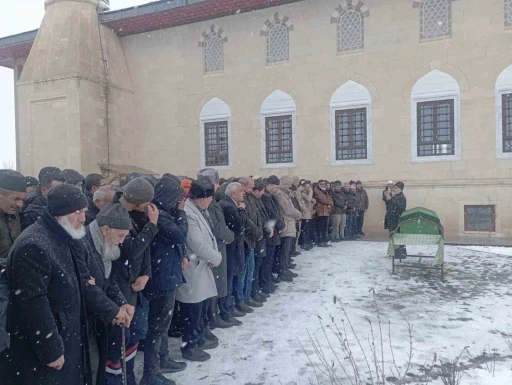 Alvar&rsquo;da Mart sanki h&uuml;z&uuml;n ayı

