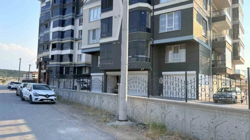Alzaymır hastası kadın 5. kattan d&uuml;şerek hayatını kaybetti

