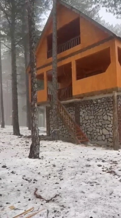 Amanoslar&rsquo;da kışın ilk habercisi: Zorkun Yaylası beyaza b&uuml;r&uuml;nd&uuml;
