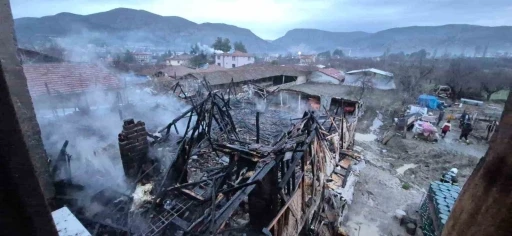 Amasya&rsquo;da ahır yangında k&uuml;l oldu: 1 hayvan telef oldu
