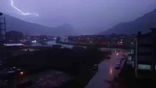 Amasya’da bir eve yıldırım düştü: 1 yaralı
