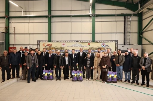 Amasya&rsquo;da &ccedil;ift&ccedil;ilere 16 bin kilo yonca tohumu desteği
