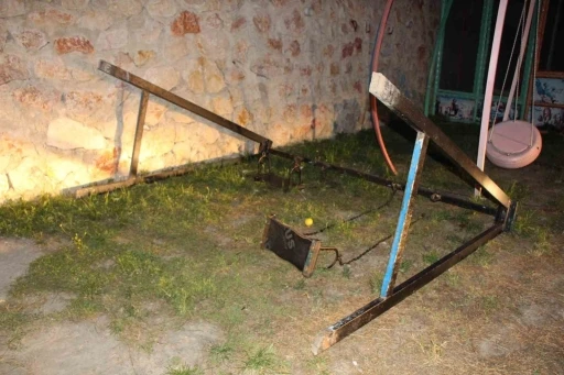 Amasya’da devrilen salıncaktan düşen 4 yaşındaki çocuk hayatını kaybetti

