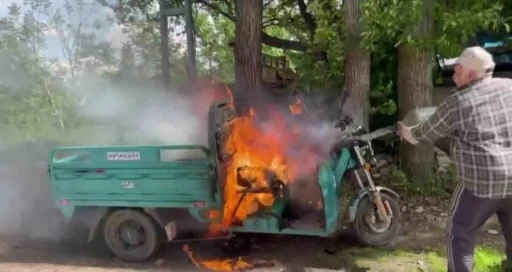 Amasya&rsquo;da elektrikli motosiklet alev alev yandı
