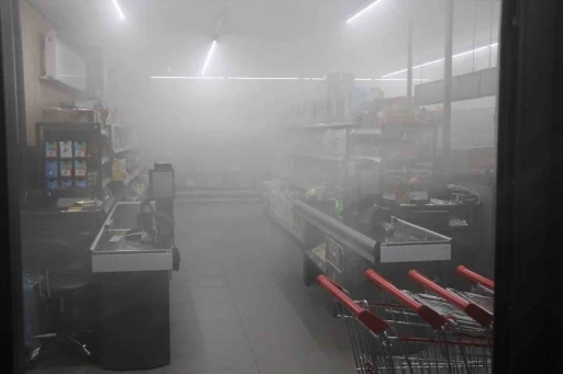 Amasya’da korkutan yangın: Marketi duman kapladı

