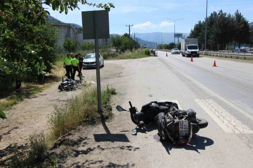 Amasya&rsquo;da motosikletler &ccedil;arpıştı: 2 yaralı
