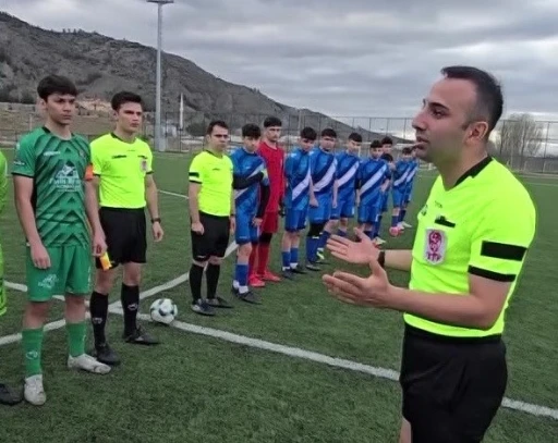 Amasya&rsquo;da sahada sağlık g&ouml;revlisi olmayınca hakem ma&ccedil;ı oynatmadı

