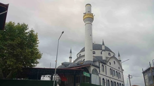 Amasya&rsquo;da şiddetli fırtına ve dolu hasara yol a&ccedil;tı
