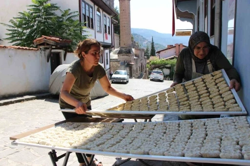 Amasya’da tescilli ‘sıkma tarhana’ sezonu başladı
