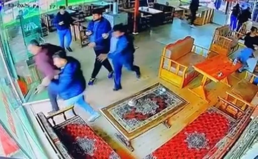 Amasya’da vatandaşların depremde kafeden kaçtığı anlar kamerada
