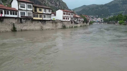Amasya&rsquo;nın taşkın koruma kalkanı 2 bin yıllık surlar
