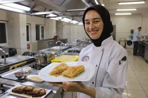 Amasya&rsquo;nın yeni lezzeti &lsquo;elmalı baklava&rsquo;
