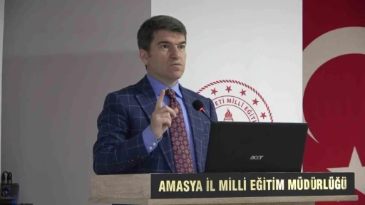 Amasya Valisi, mesleki eğitim çalıştayına ilgi göstermeyen özel sektörü uyardı: &quot;Yoksa bütün okullar robotik kodlama yapar&quot;
