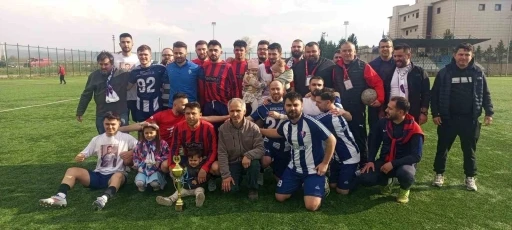 Amatör lig maçında sahada başlayan kavga saha dışına taştı
