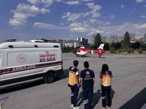 Ambulans helikopter beyin kanaması ge&ccedil;iren hasta i&ccedil;in havalandı
