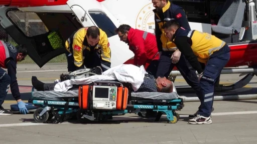 Ambulans helikopter zamanla yarıştı, kalp krizi ge&ccedil;iren hasta hayata tutundu
