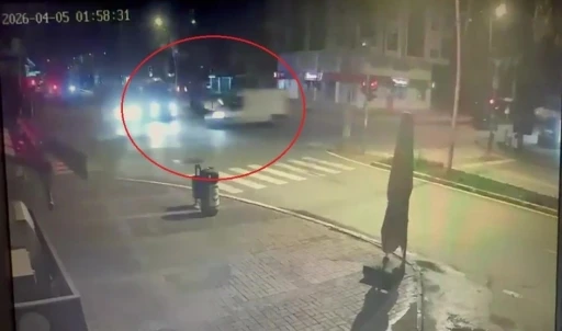 Ambulansa &ccedil;arpan aracın s&uuml;r&uuml;c&uuml;s&uuml; alkoll&uuml; &ccedil;ıktı
