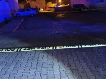 Amca ile yeğen arasında telefonda başlayan tartışma kanlı bitti: 1 &ouml;l&uuml;, 1 ağır yaralı
