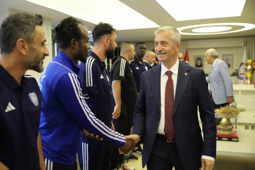 Ampute Futbol Takımı, Tahmazoğlu’nu makamında ziyaret etti
