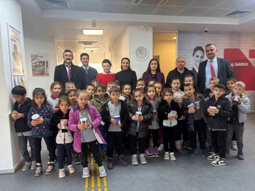 Ana sınıfı &ouml;ğrencileri bankada tasarrufla tanıştı
