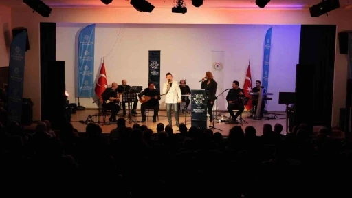 Anadolu ezgileri İncirliova&rsquo;da g&ouml;n&uuml;llere dokundu
