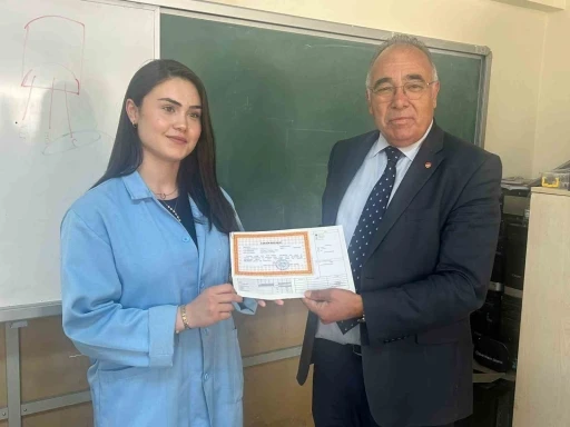Anadolu lisesini bırakıp meslek lisesini tercih etti, okul 1’incisi oldu
