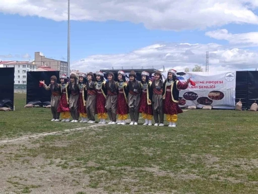 Anadolu&rsquo;nun ritmi Kars&rsquo;ta yeniden yankılandı
