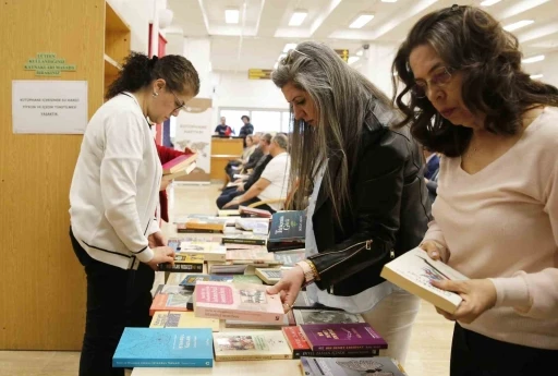 Anadolu &Uuml;niversitesi&rsquo;nde &rsquo;81 İlde Kitap Okuyoruz&rsquo; etkinliği d&uuml;zenlendi
