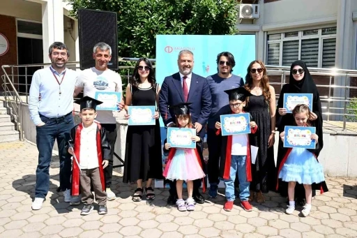 Anadolu &Uuml;niversitesi&rsquo;nde gurur g&uuml;n&uuml;: Sevgi ve sabrın mezuniyeti
