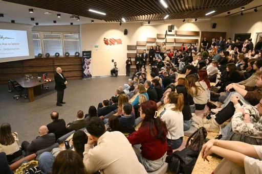 Anadolu &Uuml;niversitesi&rsquo;nde &ouml;ğrencilere iletişimin altın kuralları anlatıldı
