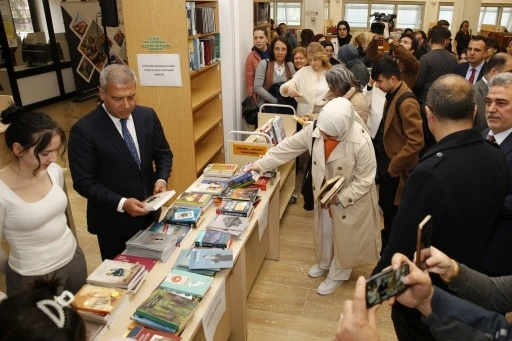 Anadolu Üniversitesinde üreten Türkiye temasıyla kitap okuma etkinliği gerçekleştirildi
