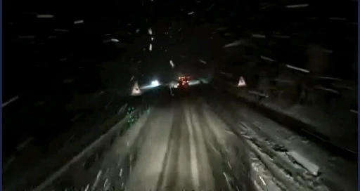 Ani kar yağışı nedeniyle bazı yollar ulaşıma kapatıldı
