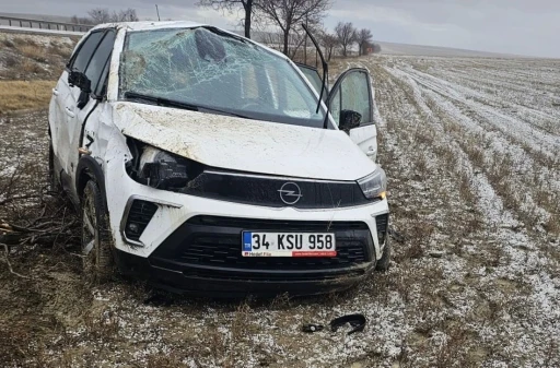Aniden bastıran dolu ve fırtına kazalara neden oldu: 2 yaralı
