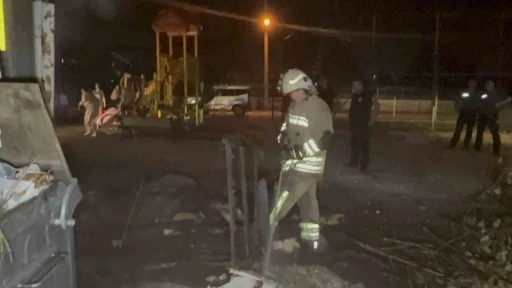 Anız yangını 20 bin nüfuslu mahallenin elektriğini kesti
