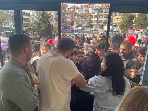 Ankara’da 1 liraya satılan tavuk döner ve ayrana vatandaşlardan yoğun ilgi
