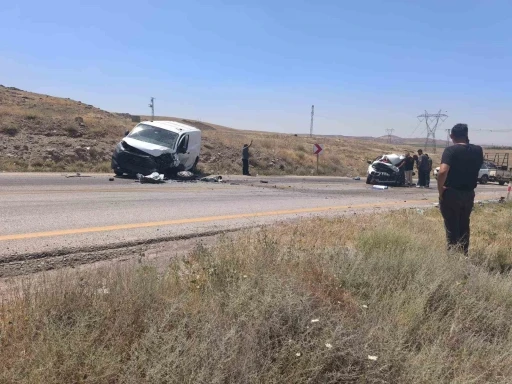 Ankara’da 2 araç kafa kafaya çarpıştı: 1 ölü, 1 yaralı
