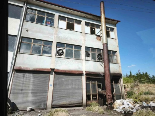 Ankara&rsquo;da 9 ton bozuk s&uuml;t ve s&uuml;t &uuml;r&uuml;n&uuml; ele ge&ccedil;irildi
