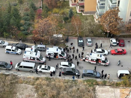 Ankara’da adliye çıkışı bıçaklı kavga: 3’ü ağır 5 yaralı
