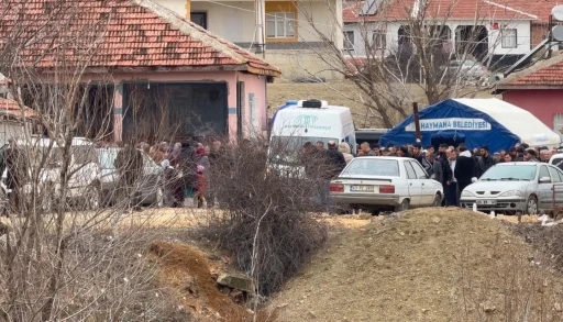 Ankara&rsquo;da boşanma aşamasındaki eşi tarafından &ouml;ld&uuml;r&uuml;len kadın toprağa verildi
