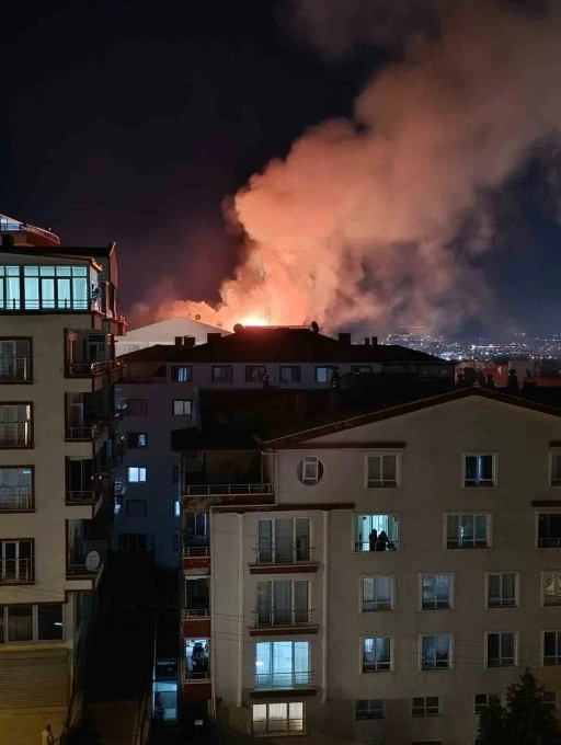 Ankara’da çatı katı yangını
