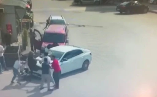 Ankara&rsquo;da husumetli şahısların kavgası kamerada
