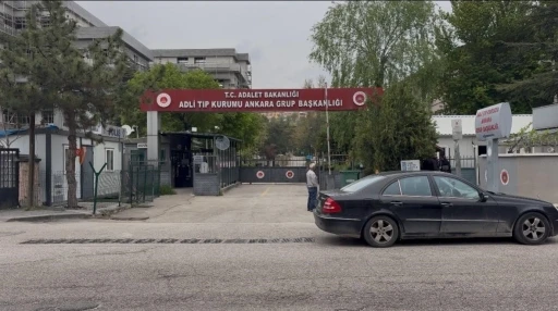 Ankara&rsquo;da kamyonun altında kalan 2 belediye iş&ccedil;isinin cenazeleri adli tıbba getirildi
