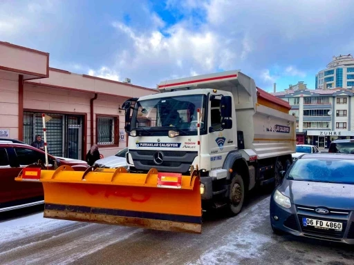 Ankara&rsquo;da kar yağışıyla birlikte t&uuml;m ekipler sahada
