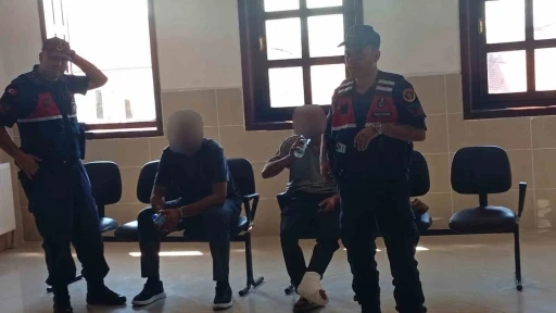 Ankara&rsquo;da kayınpederi ve kayınvalidesini &ouml;ld&uuml;ren ş&uuml;pheli ile birlikte 2 kişi adliyeye sevk edildi
