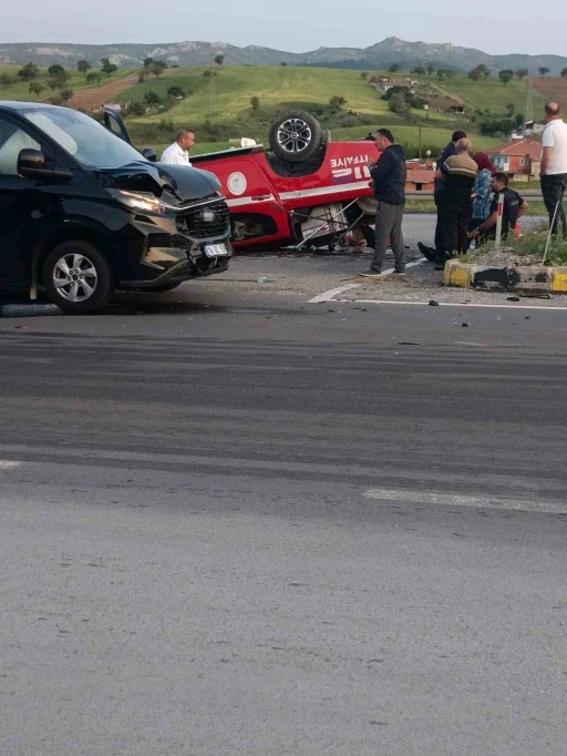 Ankara’da kontrolden çıkan itfaiye aracı takla attı
