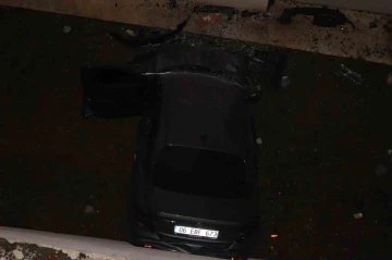Ankara’da kontrolden çıkan otomobil binanın 3’üncü katına çarptı
