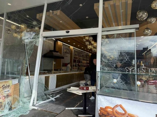 Ankara&rsquo;da otomobilin d&uuml;kkana girmesiyle ilgili konuşan &ccedil;alışan o anları anlattı
