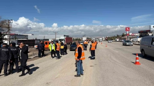 Ankara&rsquo;da &ouml;zel halk otob&uuml;s&uuml; k&ouml;pr&uuml; direğine &ccedil;arptı: 5 &ouml;l&uuml;, 15 yaralı